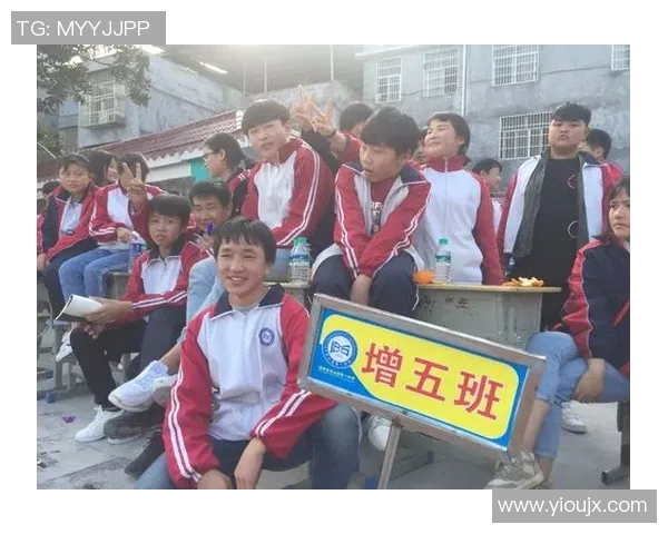 足球明星剪影艺术作品集全景展示与精彩瞬间回顾