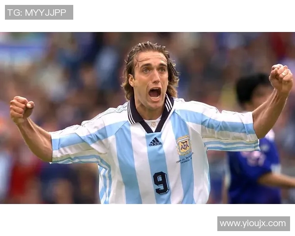 足球明星的运动生涯与成就全景解析及其对足球发展的影响