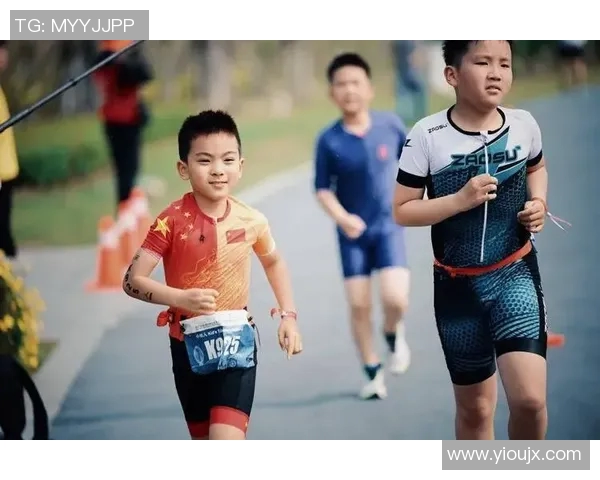 挑战自我在铁人三项中游泳自行车与长跑的极限历程与成长之路